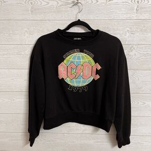 AC/DC 1979 Women’s Black Cropped Sweatshirt. Size M